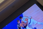 琼阿梅尼晒照观看NBA总决赛，配了多个头顶冒火表情包